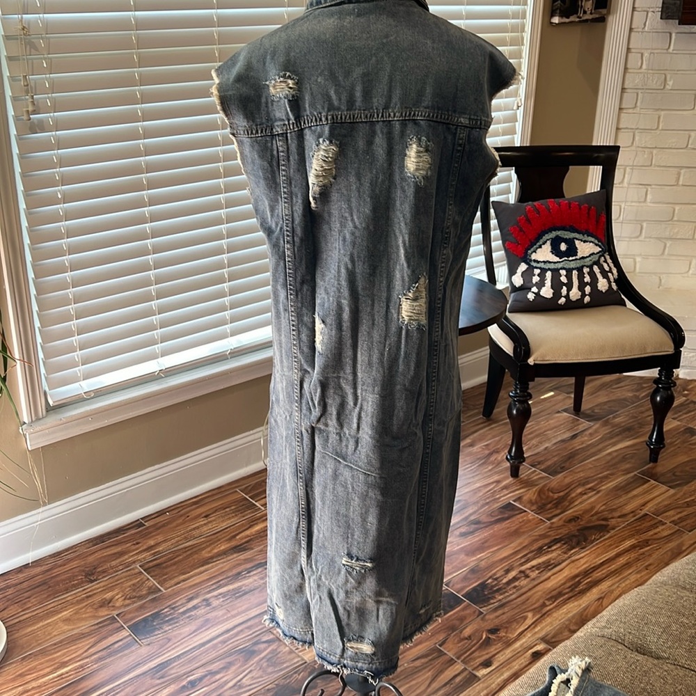 Veveret long distressed denim vest duster - Picture 2 of 12